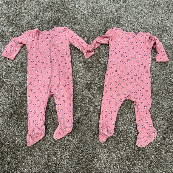 Set of 2 Carter's Pink Floral Baby Girl Footies Pajamas “Little Sister” twins 9M - Picture 5 of 6